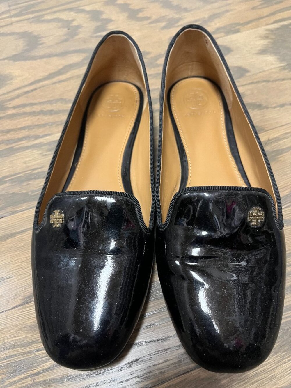 TORY BURCH Black Patent Leather Smoking Slippers with Gold Logo - Size 8
